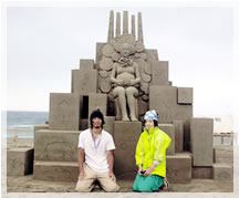2007年　彫刻家の保坂さんと特別砂像